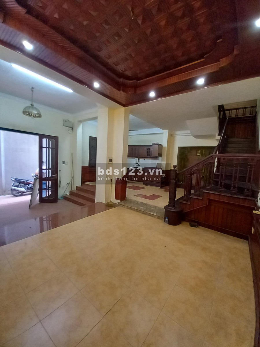 Trung tá về hưu bán BT mini Nguyễn Văn Cừ, lô góc ở cực sướng, full đồ gỗ tiền tỷ, giá 6.8 tỷ