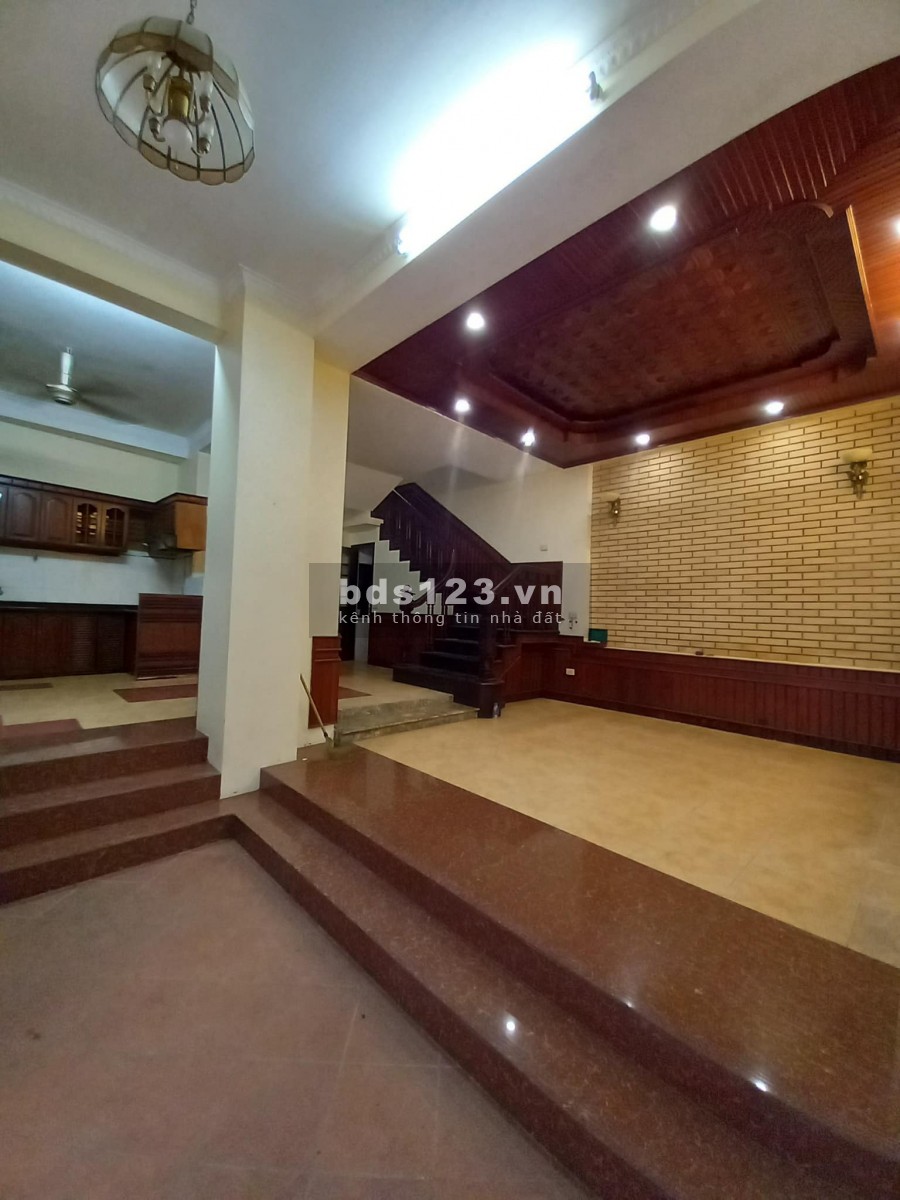 Trung tá về hưu bán BT mini Nguyễn Văn Cừ, lô góc ở cực sướng, full đồ gỗ tiền tỷ, giá 6.8 tỷ