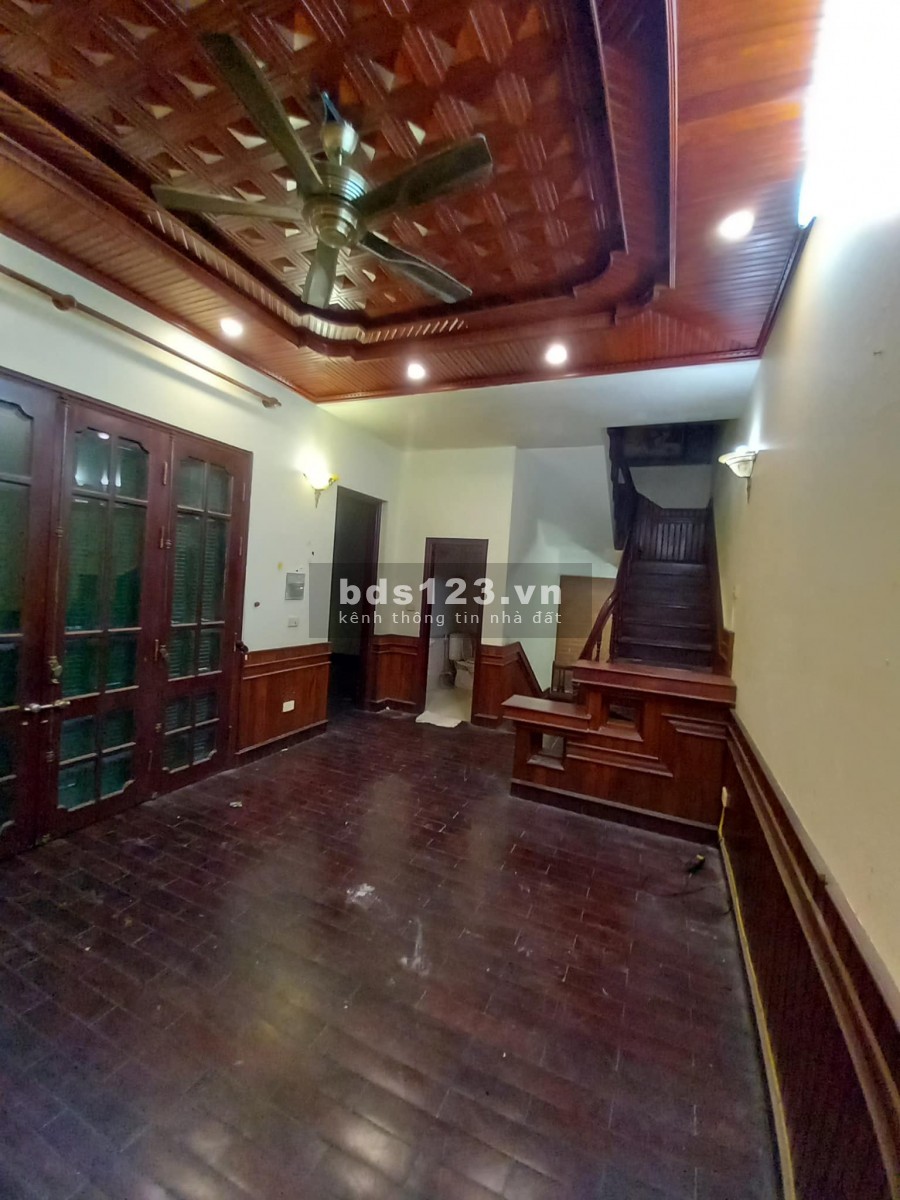 Trung tá về hưu bán BT mini Nguyễn Văn Cừ, lô góc ở cực sướng, full đồ gỗ tiền tỷ, giá 6.8 tỷ