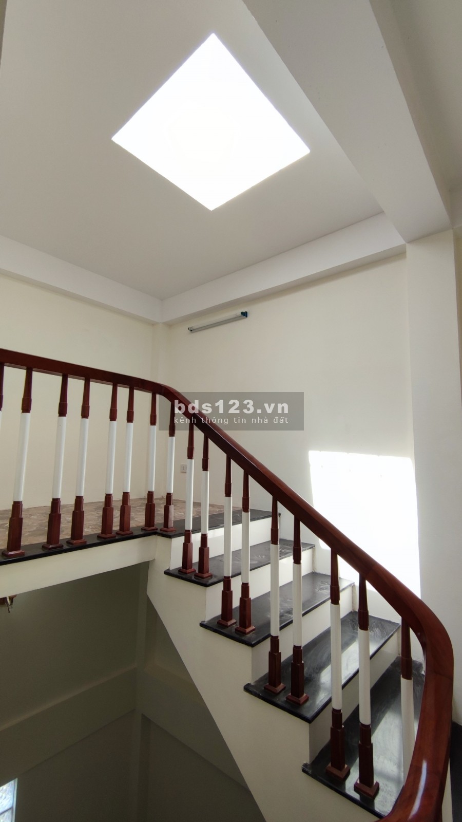 Chính chủ bán nhà 5 tầng tại Phú Diễn, hướng Đông Bắc gần trường, chợ
