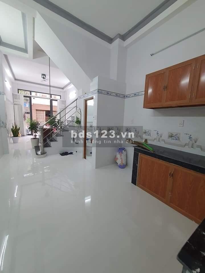 Bán gấp nhà Nguyễn Tiểu La quận 10, 3 tầng, sát mặt tiền, giá bán nhanh 6 tỷ 950