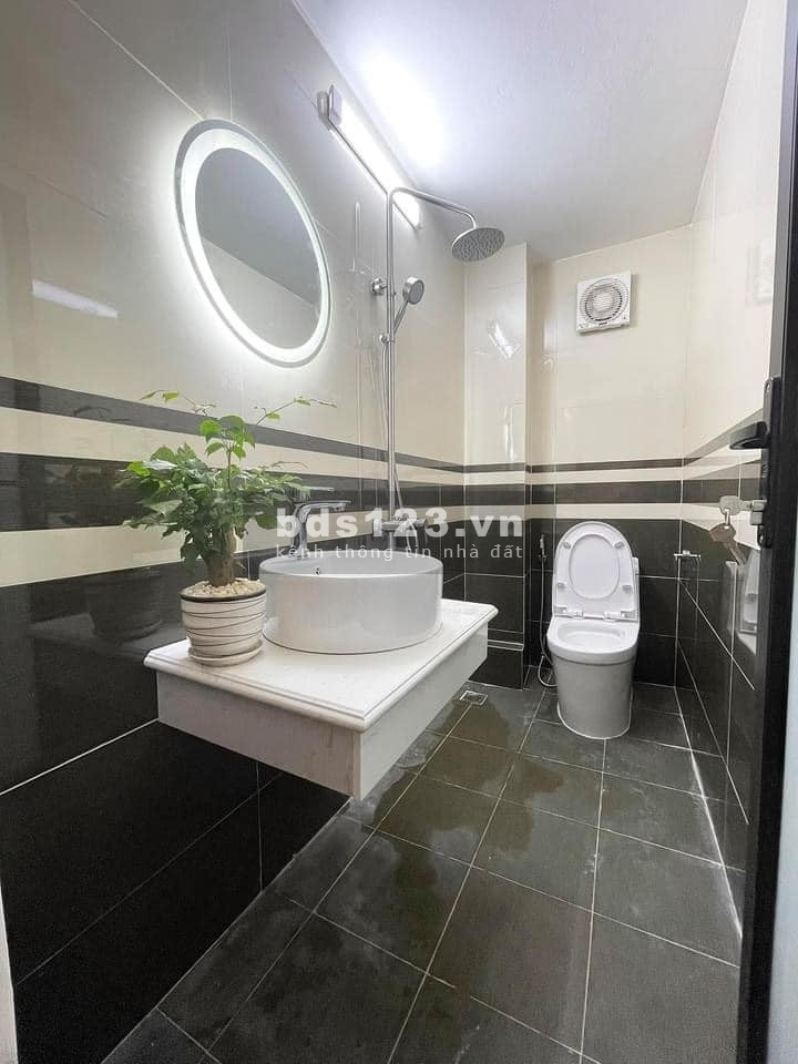 Bán nhà riêng Đường Khương Đình, Thanh Xuân diện tích 55 m2, giá chỉ 3.9 tỷ. Liên hệ: 0368781929