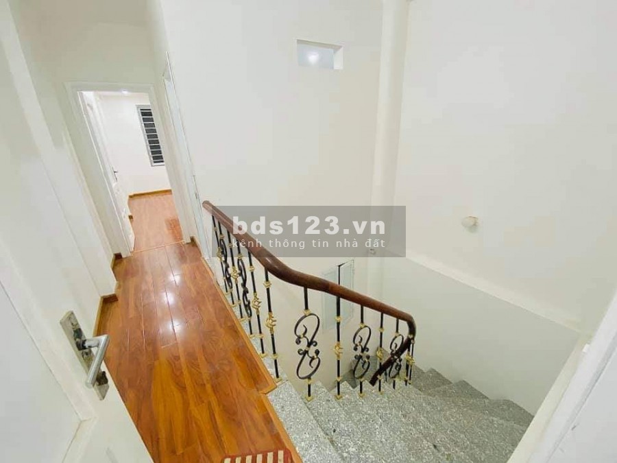 Bán nhà phố Minh Khai 51m2, từ tầng 2 là 55m2, 4 tầng đẹp, lô góc, còn 3.65 tỷ