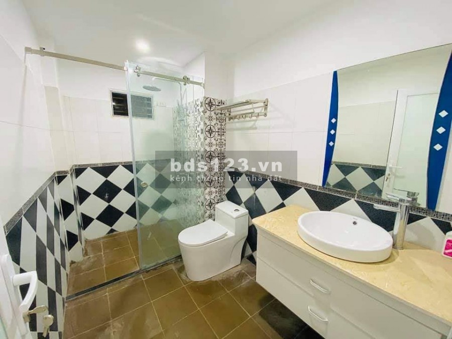 Bán nhà phố Minh Khai 51m2, từ tầng 2 là 55m2, 4 tầng đẹp, lô góc, còn 3.65 tỷ