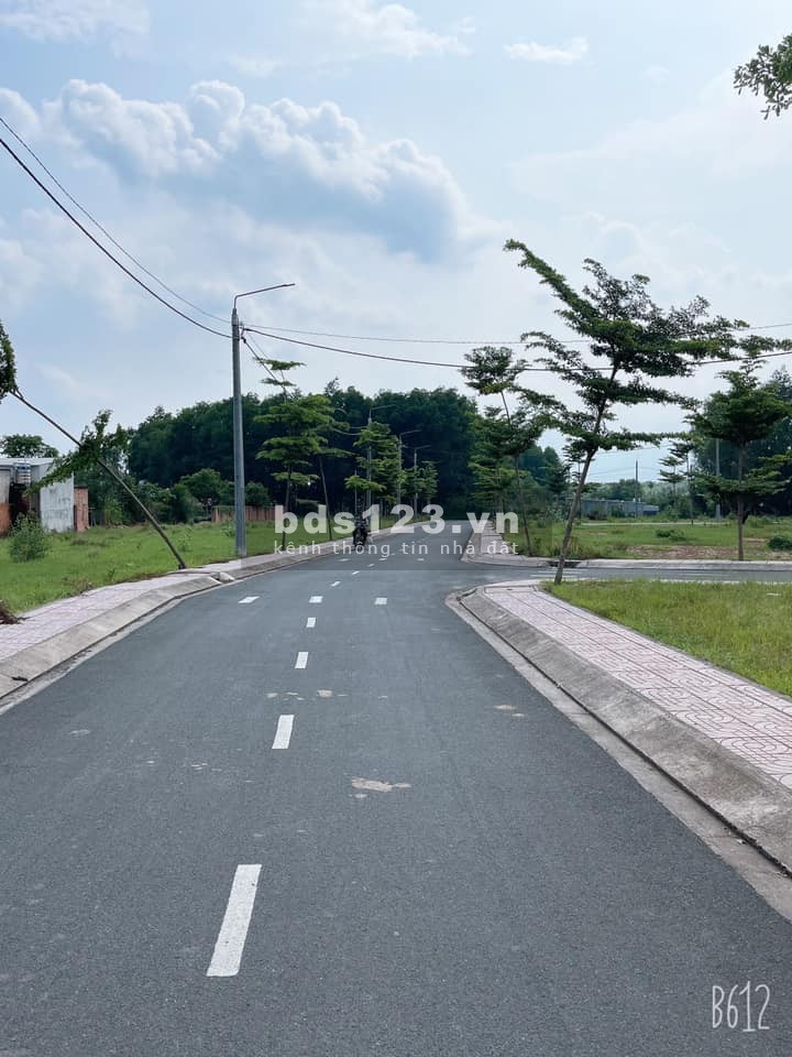 Cần bán gấp Lô đất 100m2.Siêu Thị BIG C, Ngã 3 Vũng Tàu. LBT. Biên Hoà
