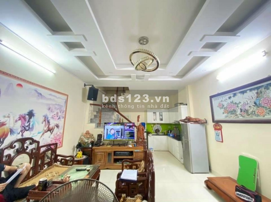 Nhà Đội Cấn cách phố 40m, ngõ rộng, sân vườn cây xanh, DT 45m, 5.7 tỷ