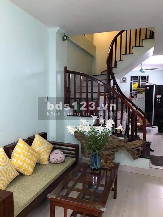 Nhà dân xây 3 tầng 7 chỗ vào tại Đặng Xá, Gia Lâm liên hệ 0983253436
