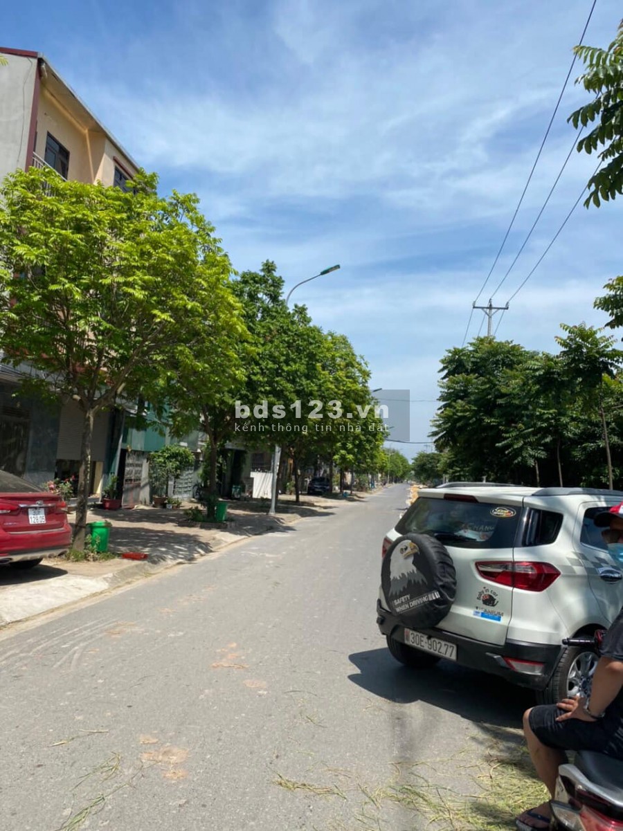 Bán đất mặt đường Ngọc Hồi Thanh Trì lô góc vỉa hè rộng, kd vô đối, giá 3.2 tỷ