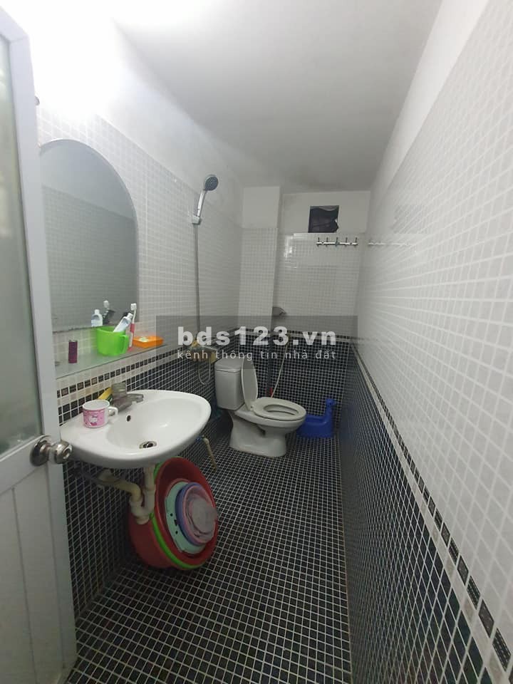 Nhà Đào Tấn diện tích sử dụng 32m2 đúc 3 tầng, gần ô tô, giá bán 2.55 tỷ