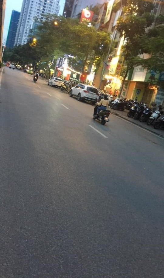 Mặt phố Láng Hạ bán nhà nguyên căn in tiền tỉ, vị trí đẹp, lô góc, 3 thoáng