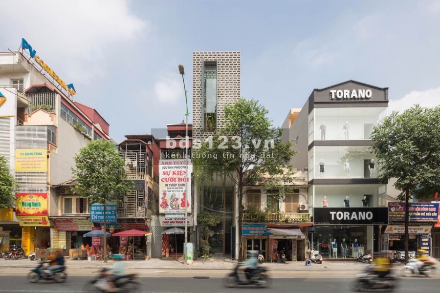Mặt phố lớn Cầu Giấy dt 45m2, 5 tầng, giá nhỉnh 20 tỷ, kd vỉa hè đá bóng, lh 0978439490