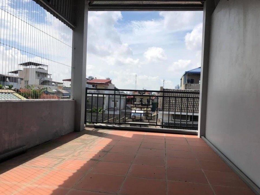 Bán lỗ căn nhà Âu Cơ dt 48m2, 5 tầng, xây mới kiên cố, chỉ hơn 4 tỷ