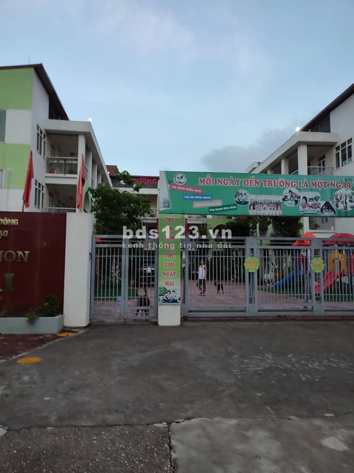 Bán gấp đất khu đô thị Văn Khê, dt 50m2 cạnh trường Mầm Non Cực Đẹp giá bán 5 tỷ hơn