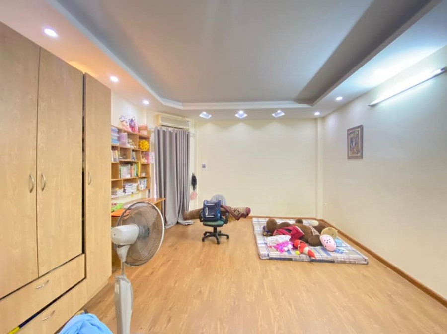 Kẹt tiền, Bán Nhà siêu đẹp Hoàng Mai, Gần Phố, Ô Tô Đỗ Gần, DT 42m2. Chỉ 3,15 Tỷ