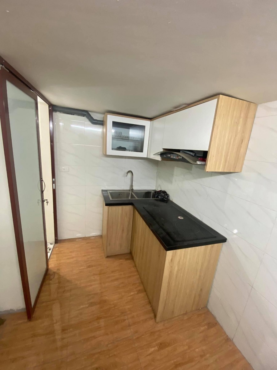 Cần bán gấp nhà Phố Cát Linh, DT 16m x5 tầng, Sổ đỏ riêng, giá chỉ 1 tỷ150 triệu