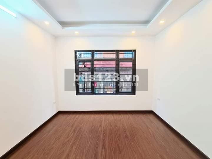 Bán nhà đẹp lung linh gần phố Tam Trinh, dt 40m2, 4 tầng đúc, nhỉnh 3 tỷ, lhcc