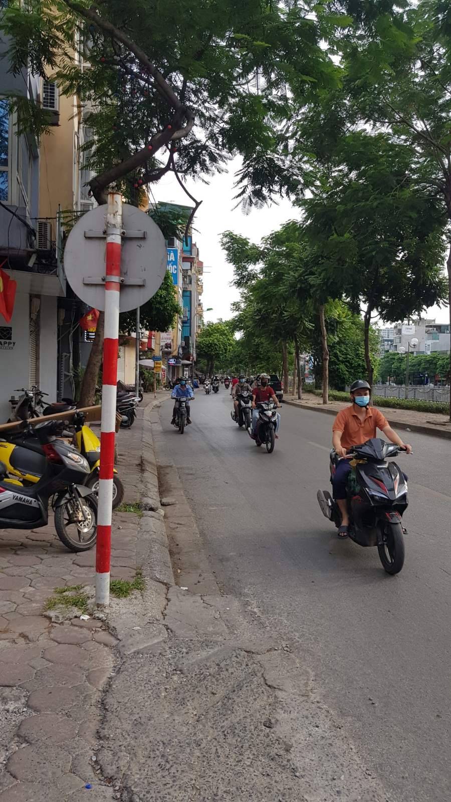 Bán nhà đường Kim Giang, lô góc,DT 34m2 xây 5T,Mt 8m.Giá 4,2 tỷ có TL. Lh Thanh 0977686830