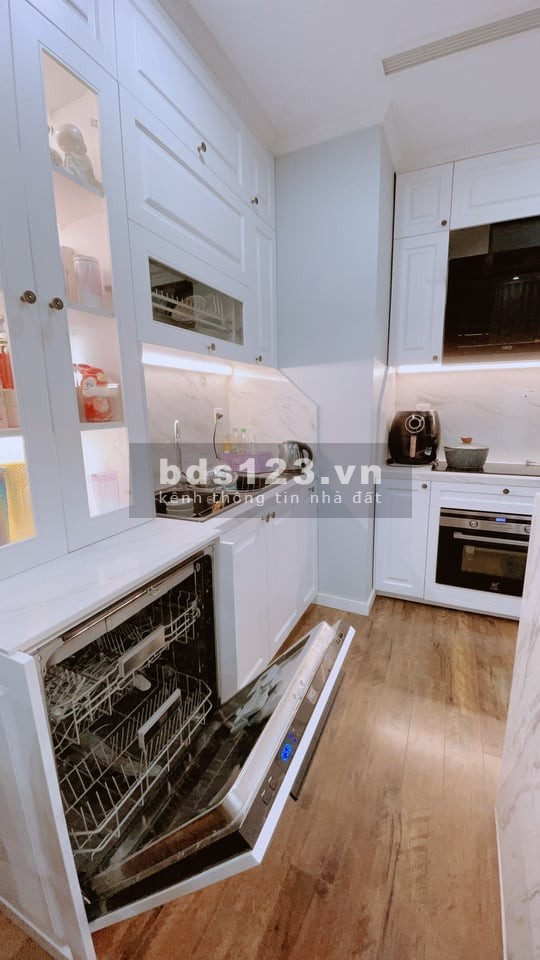 Bán căn hộ 3 phòng ngủ, tầng 10 chung cư Times City full nội thất đẹp view nhạc nước
