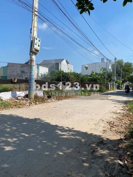 Chủ nhà gửi bán đất nền 1000m2 tại Phú Hòa Đông 2 mt đường có 400m2 thổ cư chỉ 10ty LH: 0982638022