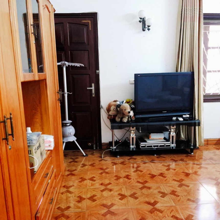 Bấn nhà phố Bạch Mai, dt 35m2, 5 tầng, 3 pn, ngõ thoáng sáng, gần phố, nhỉnh 2 tỷ, lh 0394357733