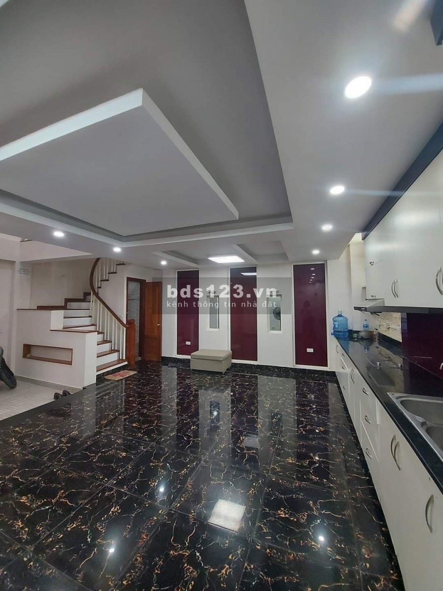 Bán nhà ở ngay phố Thái Hà, Chùa Bộc, Quận Đống Đa, dt 42m2, 5 tầng, giá 5.6 tỷ