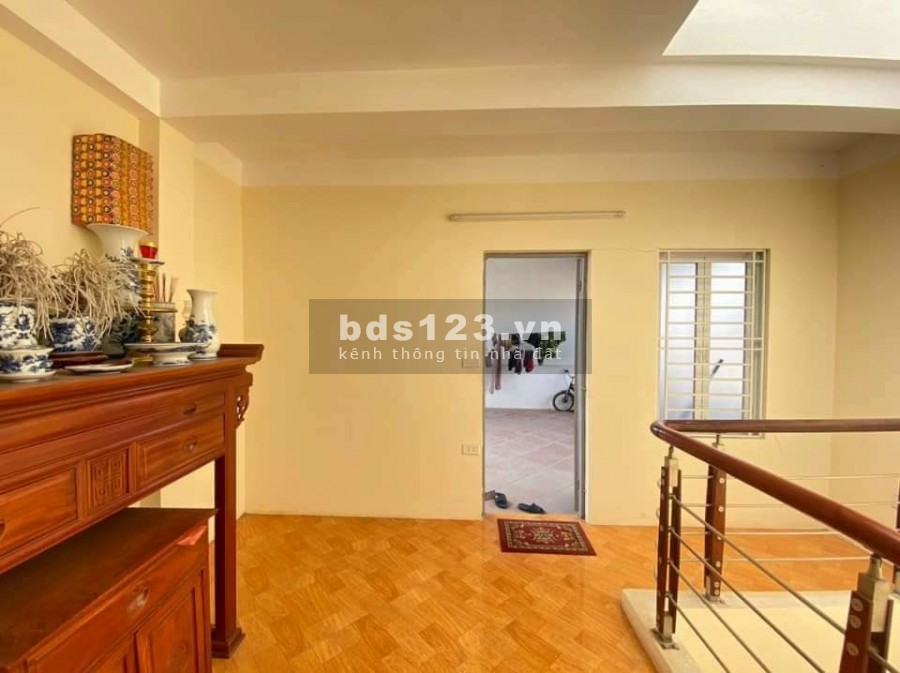 Nhà Đội Cấn cách phố 40m, ngõ rộng, sân vườn cây xanh, DT 45m, 5.7 tỷ