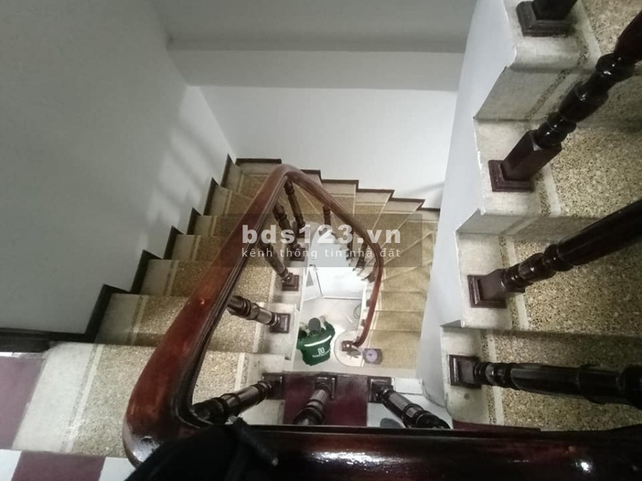 Bán nhà Võ Thị Sáu 15m ra hồ, sân rộng trước nhà 40m sử dụng 4 tầng 4,4 tỷ