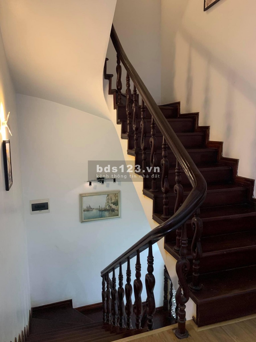 Bán nhà nguyên căn đường Láng, dt 60m2, giá 5.3 tỷ, lô góc siêu thoáng, đúc 5 tầng