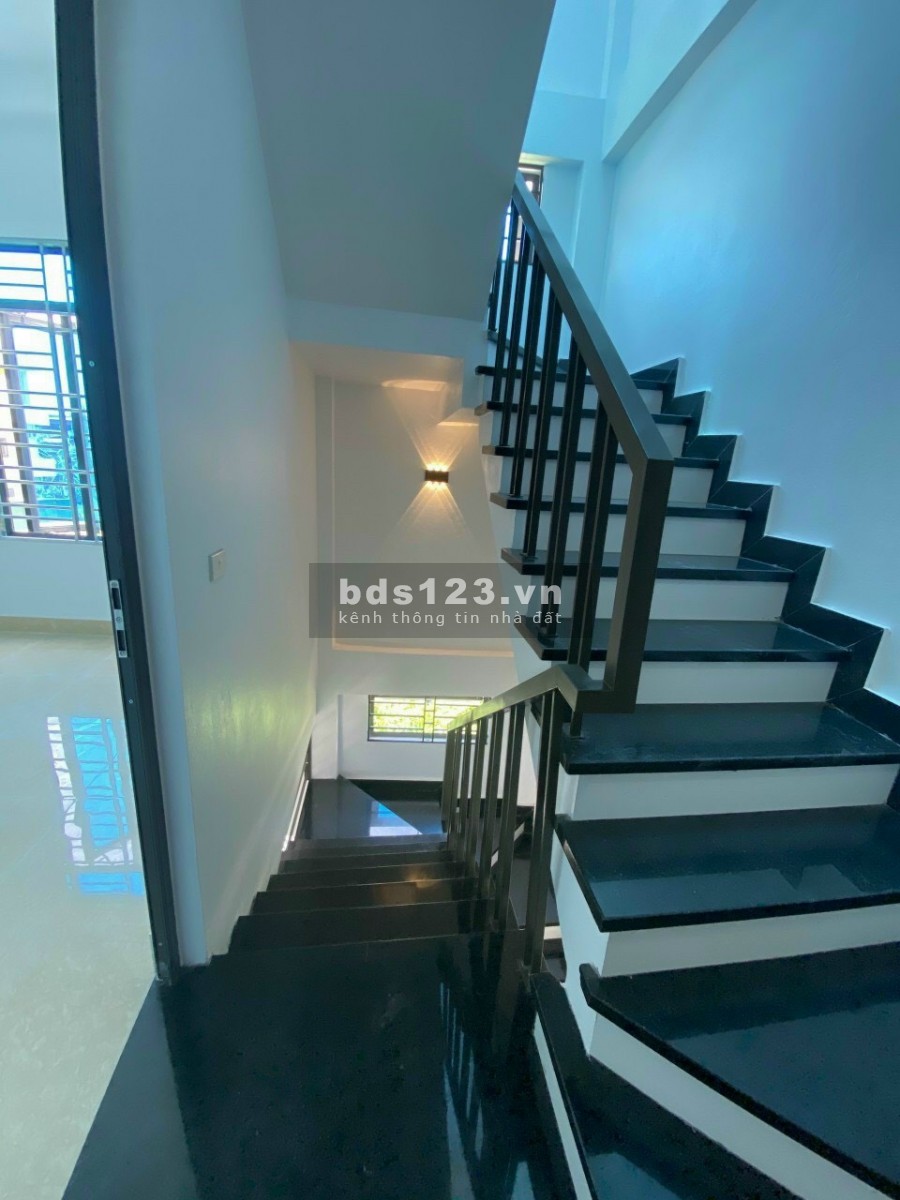 Bán nhà ngõ Nguyễn Thị Duệ đẹp long lanh về chỉ việc ở, vị trí đắc địa