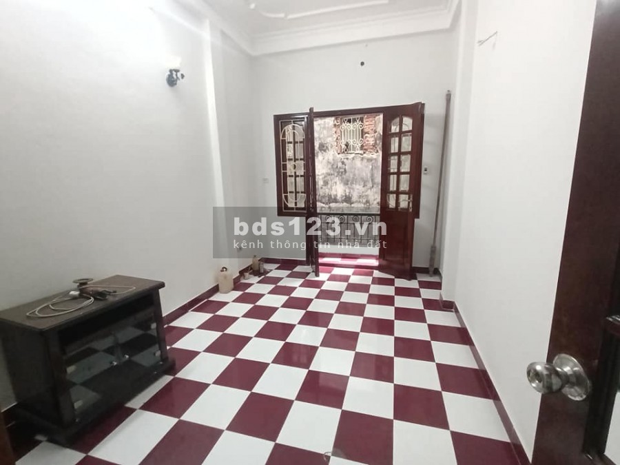 Bán nhà Võ Thị Sáu 15m ra hồ, sân rộng trước nhà 40m sử dụng 4 tầng 4,4 tỷ