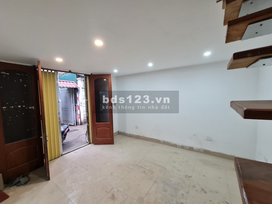 Bán nhà nguyên căn Minh Khai, dt 35m2 đúc 2,5 tầng, mặt tiền 5.5m, giá nhỉnh 2 tỷ