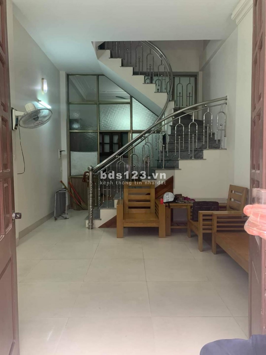 Bán gấp nhà Lê Quang Đạo, gần phố, ngõ rộng 35m2 giá bán chỉ 2.75 tỷ, 4 tầng