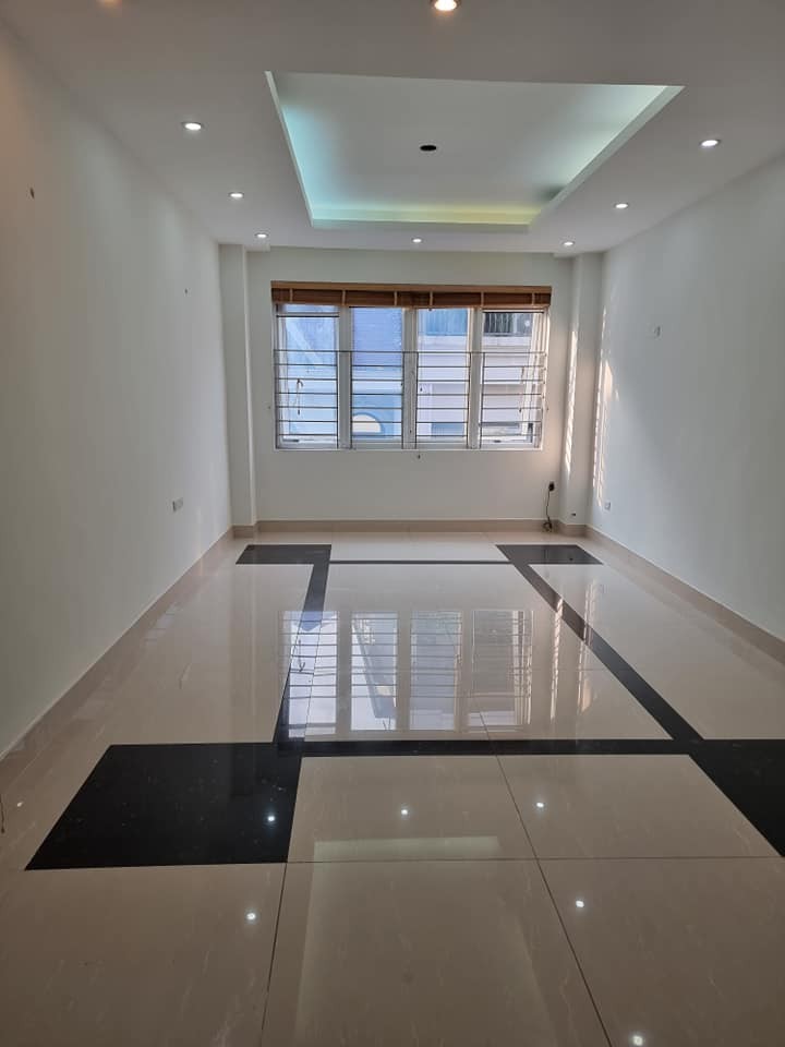 GẤP bán nhà phân lô Hoàng Quốc Việt, 64m2 hiếm đẹp, gara thang máy, ô tô tránh, giá chỉ 15x triệu/m2