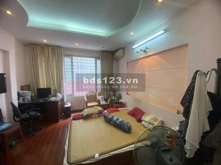 Bán nhà nguyên căn mặt ngõ Trích Sài, 30m ra Hồ Tây, mặt tiền 9m giá bán 4.2 tỷ