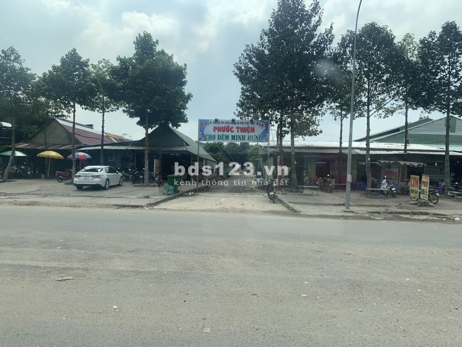 Đất liền kề chợ uỷ ban mặt tiền nhựa 16m, diện tích 7200m2, giá bán 430 triệu/sổ