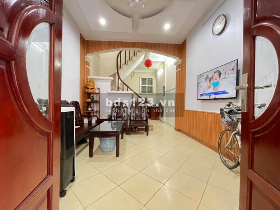 Bán nhà nguyên căn Khương Đình, dt 36m2, 5 tầng, giá bán 3.3 tỷ, lh 092 234 06363
