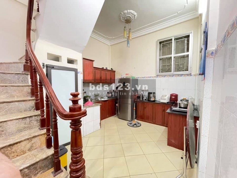 Bán nhà nguyên căn Khương Đình, dt 36m2, 5 tầng, giá bán 3.3 tỷ, lh 092 234 06363
