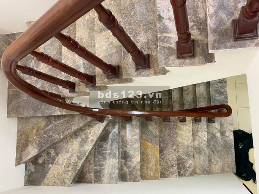 Bán nhà nguyên căn Khương Đình, dt 36m2, 5 tầng, giá bán 3.3 tỷ, lh 092 234 06363