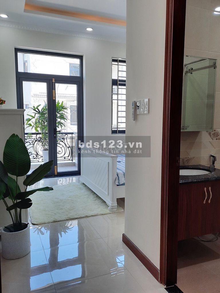 Nhà chính chủ cần bán 1 trệt 2 lầu shr diện tích 5m*20m ngay Dĩ An, giá 4.7 tỷ