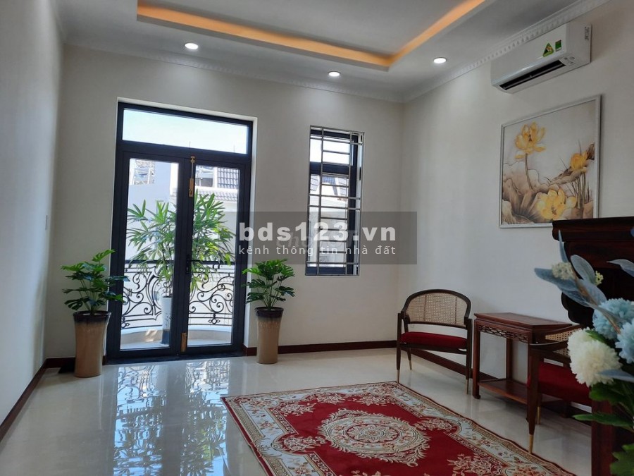 Nhà chính chủ cần bán 1 trệt 2 lầu shr diện tích 5m*20m ngay Dĩ An, giá 4.7 tỷ