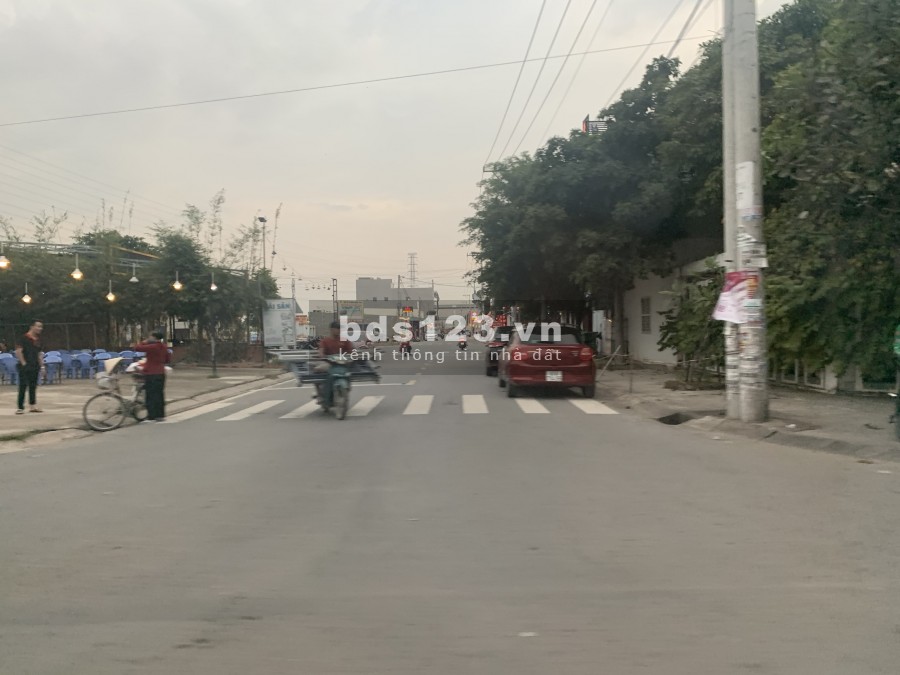 Đất liền kề chợ uỷ ban mặt tiền nhựa 16m, diện tích 7200m2, giá bán 430 triệu/sổ
