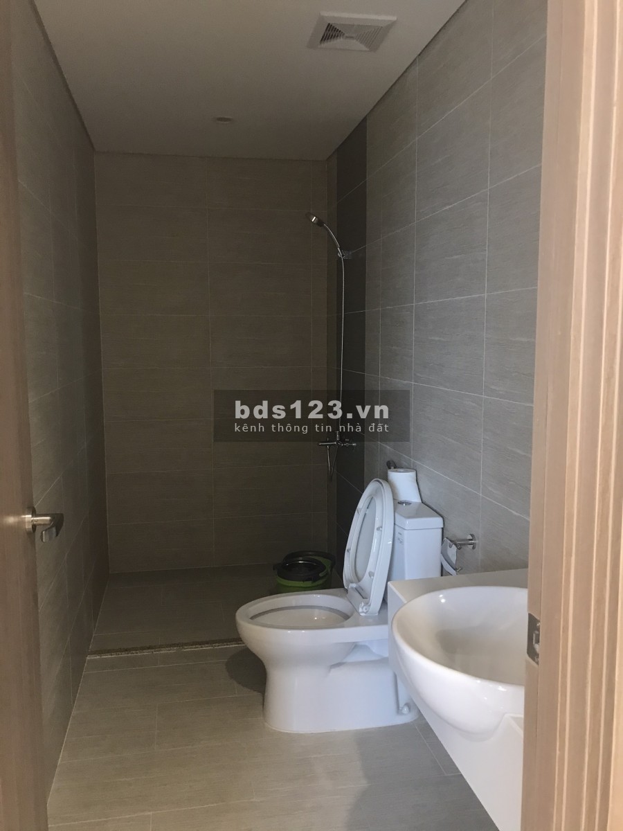 Cần cho thuê gấp căn hộ cao cấp 3PN nội thất cơ bản tại Vinhomes Smart City. Lh: 0393425188