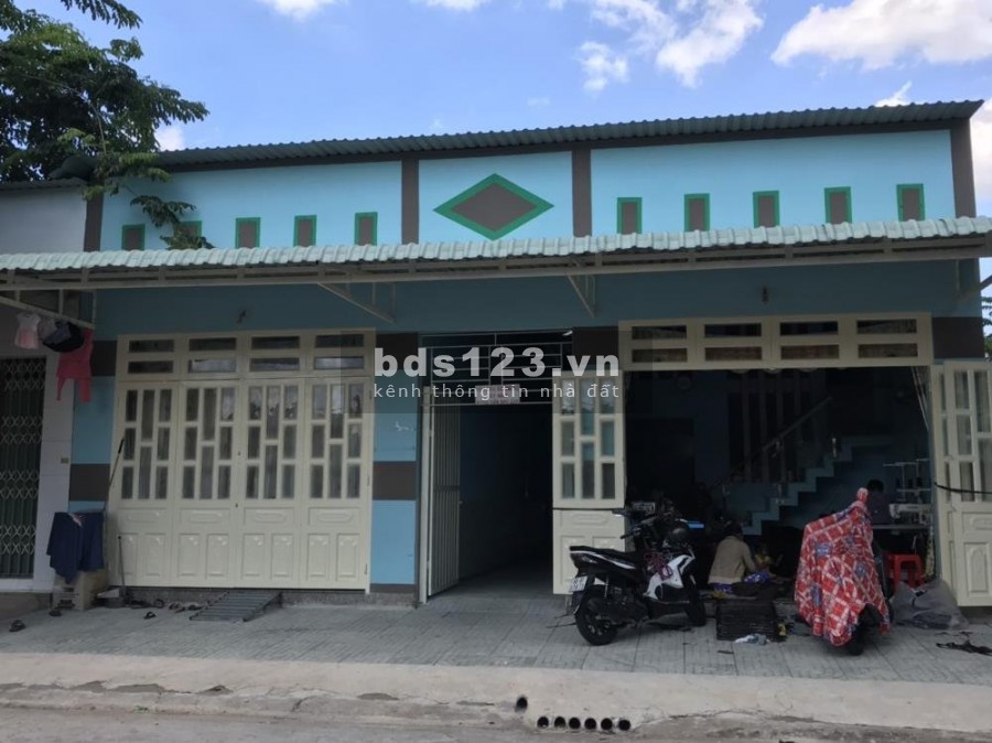 GĐ về ĐăkLăk định cư không ai quản lý nên cần bán dãy trọ 300m2(10x30m), chính chủ, vị trí đẹp.
