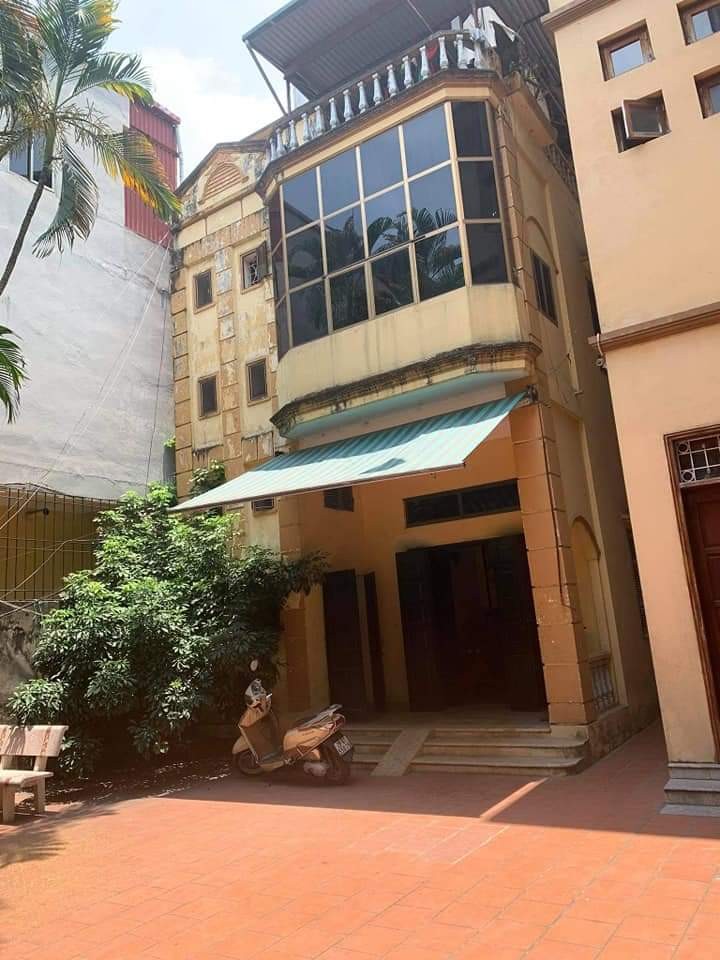 Bán đất tặng nhà 3 tầng phố Vũ Tông Phan - ô tô vào nhà, dt 135m2, giá hơn 12 tỷ