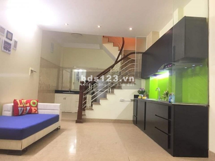 Bán nhà giá chỉ 3.6 tỷ trung tâm Cầu Giấy, nhà đẹp đúc 5 tầng, ở nga, lh 0986923663