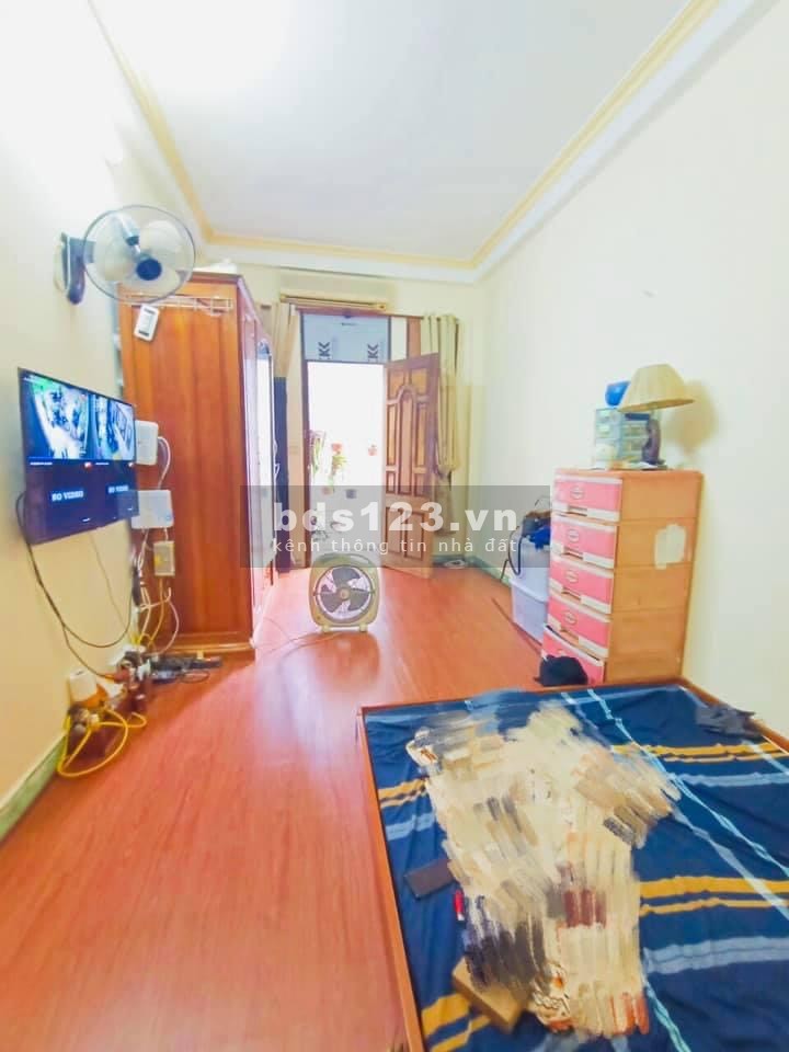 Bán nhà phố Hoàng Mai, quận Hoàng Mai Lô Góc 15m ra ôtô dt 30m2, 5 tầng, giá 2.7 tỷ