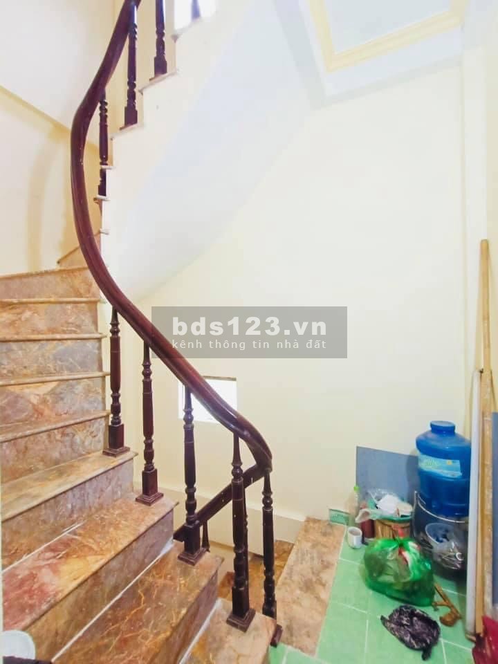 Bán nhà phố Hoàng Mai, quận Hoàng Mai Lô Góc 15m ra ôtô dt 30m2, 5 tầng, giá 2.7 tỷ