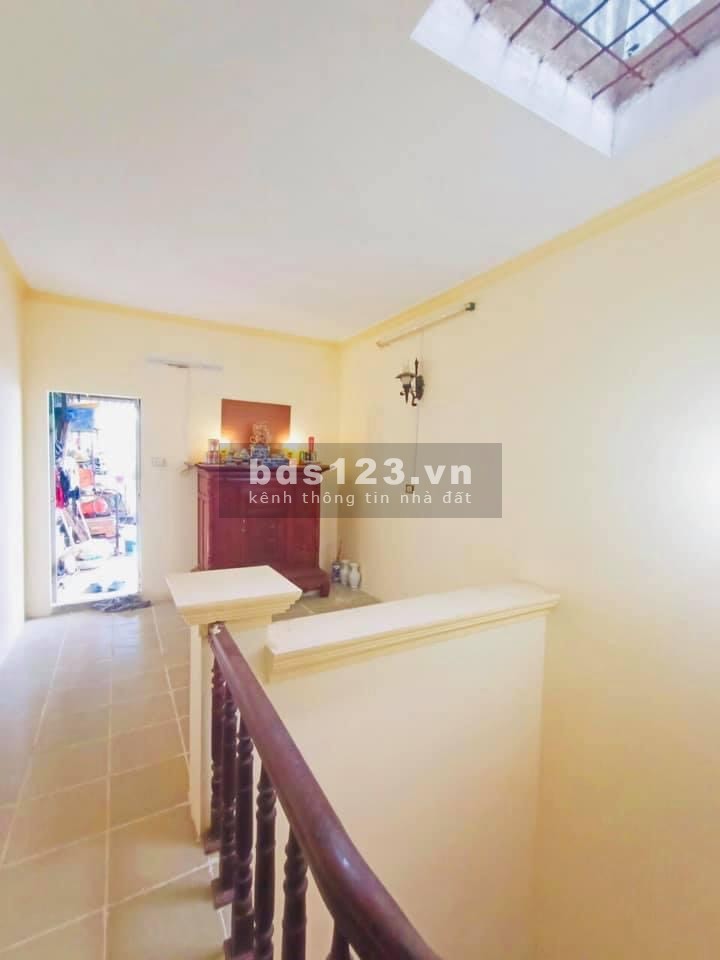 Bán nhà phố Hoàng Mai, quận Hoàng Mai Lô Góc 15m ra ôtô dt 30m2, 5 tầng, giá 2.7 tỷ
