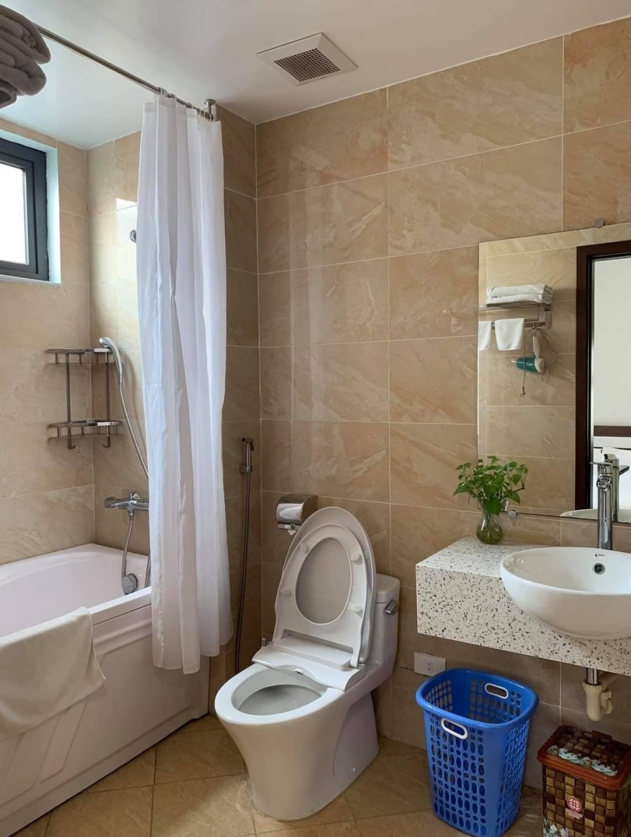 Bán nhà mặt phố Trúc Bạch diện tích sử dụng 72m2 5 tầng, mt 7m. giá bán 25 tỷ