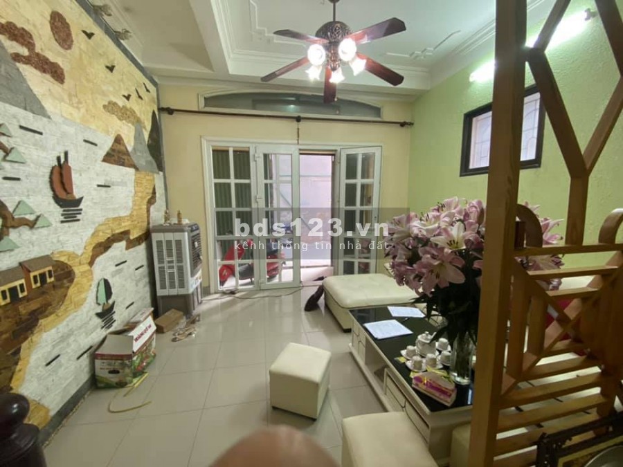 Trung tâm Quận Cầu Giấy sổ đỏ đẹp nở hậu tiện ích ngút ngàn, dt 51m2, 5 tầng, giá 3.8 tỷ